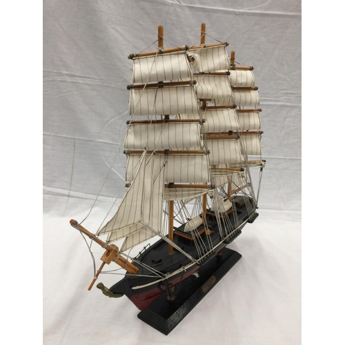 321 - A HAND PAINTED MODEL OF A THE CUTTY SARK L: 47CM