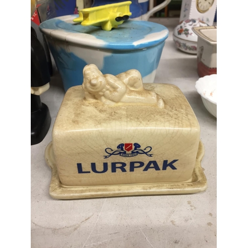 463 - A COLLECTION OF KITCHEN ITEMS TO INCLUDE HOMEPRIDE FLOUR MEN, LURPAK BUTTER DISH AND TOAST RACK, T. ... 