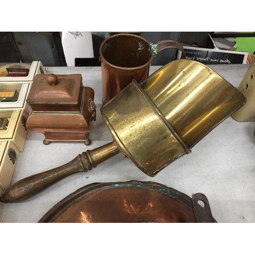 484 - A QUANTITY OF COPPERWARE TO INCLUDE PANS, TEA CADDY, BRASS SCOOP, ETC