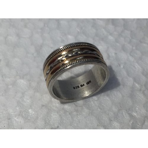 647 - A RING WITH 18 CARAT GOLD ON SILVER SIZE R IN A PRESENTATION BOX