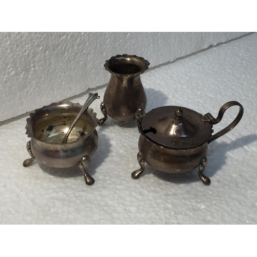 674 - FOUR IRISH HALLMARKED SILVER ITEMS TO INCLUDE THREE CONDIMENTS AND A SPOON WEIGHT 151 GRAMS