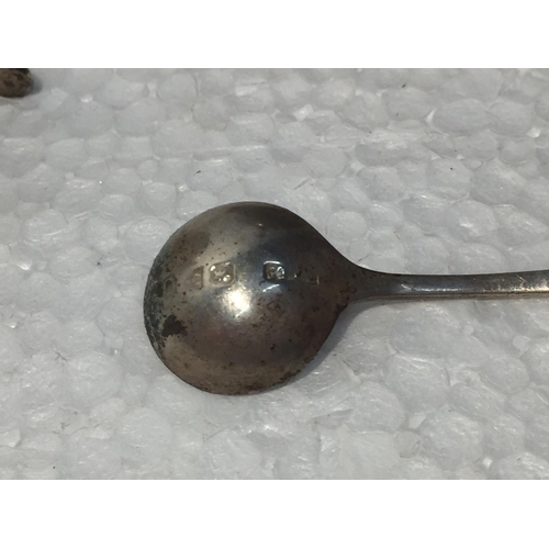 674 - FOUR IRISH HALLMARKED SILVER ITEMS TO INCLUDE THREE CONDIMENTS AND A SPOON WEIGHT 151 GRAMS