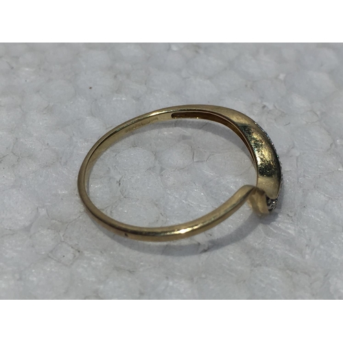 682 - A 9CT GOLD RING WITH DIAMOND