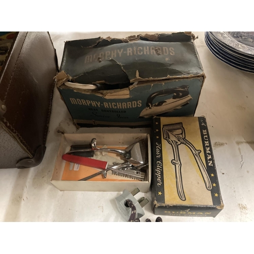 370 - A BOXED VINTAGE MORPHY RICHARDS IRON, BOXED BURMAN HAIR CLIPPERS AND A VINTAGE ELECTRIC IRON WITH WO... 