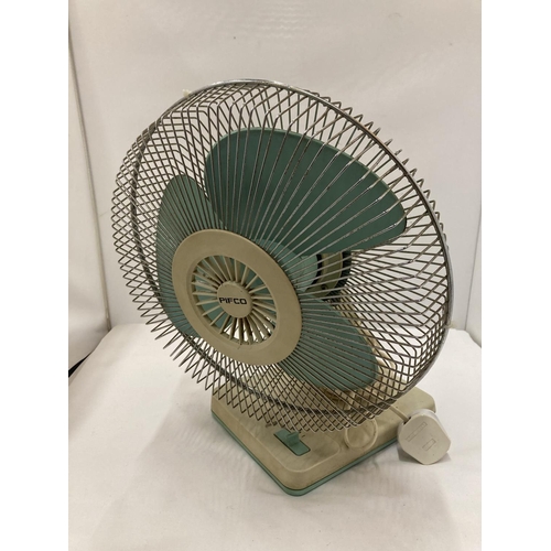 400 - A 1950'S PIFCO DESK FAN WORKING AT TIME OF CATALOGUING