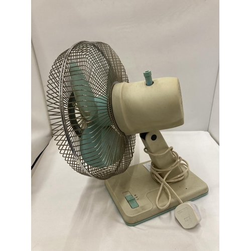 400 - A 1950'S PIFCO DESK FAN WORKING AT TIME OF CATALOGUING