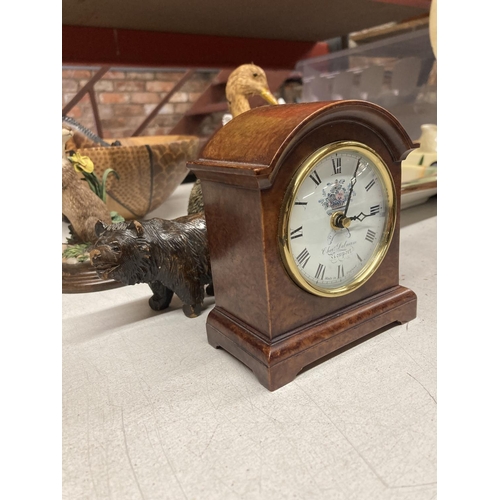 414 - A ROYAL DOULTON HEDGEHOG AND OTTER ON WOODEN PLINTHS, 'GIRAFFE' BOWL, SMALL MANTLE CLOCK, ETC