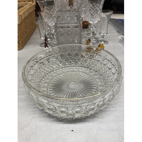 420 - A QUANTITY OF GLASSWARE TO INCLUDE BOWLS, WINE AND SHERRY GLASSES, MAHOGANY PLANT STAND, ETC