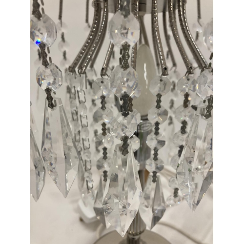 430 - A CHROME EFFECT TABLE LAMP WITH CRYSTAL DROPLETS HEIGHT 37CM