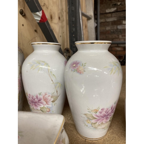 440 - A QUANTITY OF VASES, TRINKET BOXES, ETC, WHITE WITH PINK FLORAL DECORATION