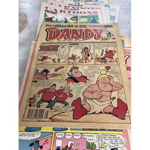 453 - A QUANTITY OF VINTAGE COMICS TO INCLUDE HUCKLEBERRY HOUND AND YOGI BEAR, DANDY, THE MAIL CARTOONS, E... 