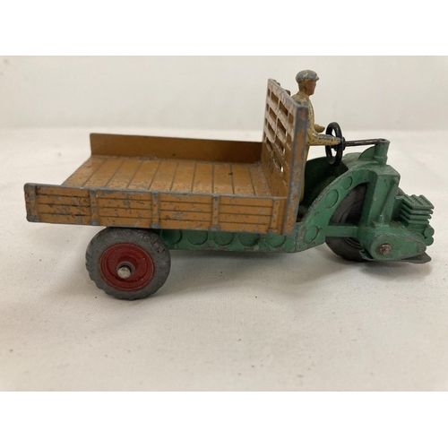 457 - A VINTAGE DINKY TOYS MOTOCART