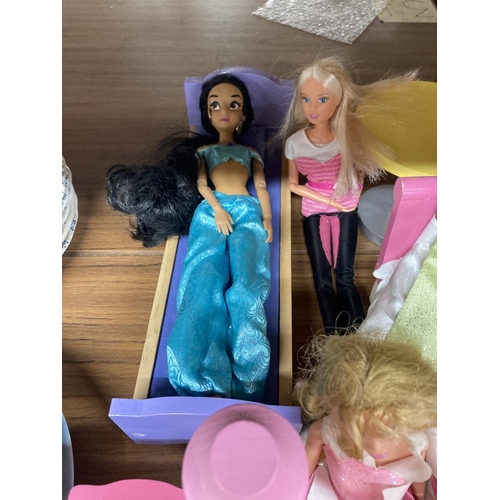 836 - A QUANTITY OF DOLLS AND ACCESORIES TO INCLUDE DISNEY