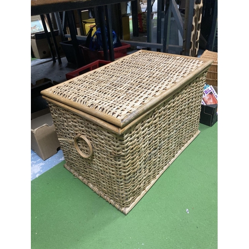 886 - A LARGE WICKER BASKET CONTAINING ELECTRIC SHAVERS HEIGHT 40CM, WIDTH 62CM, DEPTH 40CM