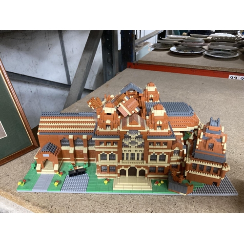 891 - A QUANTITY OF SMALL LEGO STYLE BRICKS AND BASE BUILT AS A TOWN HALL