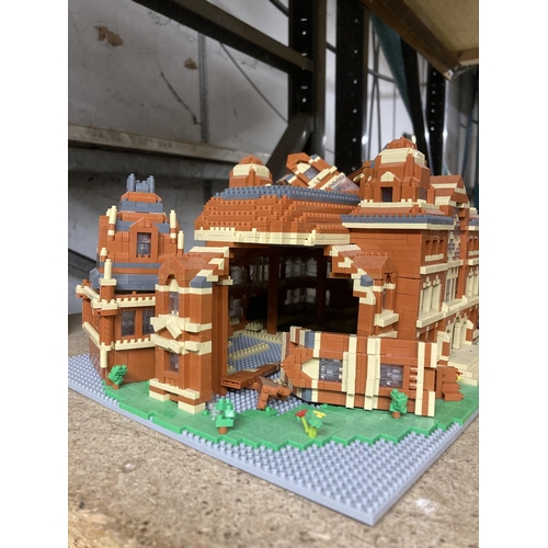 891 - A QUANTITY OF SMALL LEGO STYLE BRICKS AND BASE BUILT AS A TOWN HALL