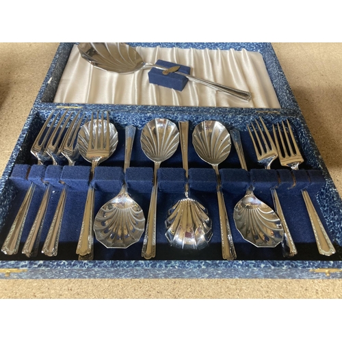 896 - A VINTAGE BOXED SET OF DESSERT SPOONS, FORKS AND A SERVING SPOON WITH FLUTED BOWLS