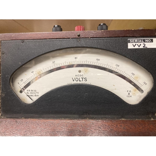 902 - A MILITARY BRITISH PHYSICAL LABORATORIES VOLT METER SERIAL NO. VV2