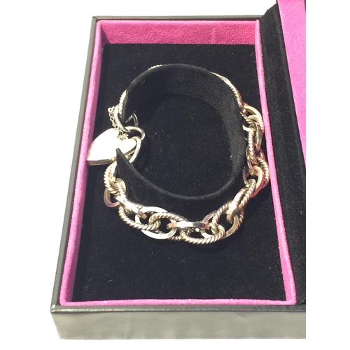 688 - A HALLMARKED BIRMINGHAM SILVER BRACELET WITH HEART SHAPED CLASP