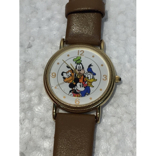 690 - A VINTAGE MICKEY MOUSE WATCH IN A BOX