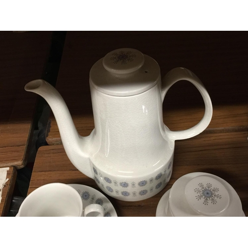 918 - A MYOTT COFFEE SET 'TEMPTATION' TO INCLUDE COFFEE POT, CREAM JUG, SUGAR BOWL, FIVE COFFEE CUPS AND S... 