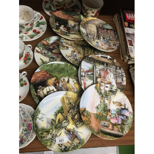 921 - A QUANTITY OF STRAWBERRY CHINA TO INCLUDE CUPS, SAUCERS, PLATES PLUS A COLLECTION OF 'OLD COUNTRY CR... 