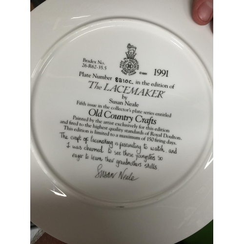 921 - A QUANTITY OF STRAWBERRY CHINA TO INCLUDE CUPS, SAUCERS, PLATES PLUS A COLLECTION OF 'OLD COUNTRY CR... 