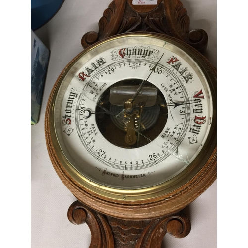 927 - AN OAK CASED BAROMETER WITH ROCOCO STYLE CARVING HEIGHT 86CM - GLASS BROKEN AND A COPPER WITH MAHOGA... 