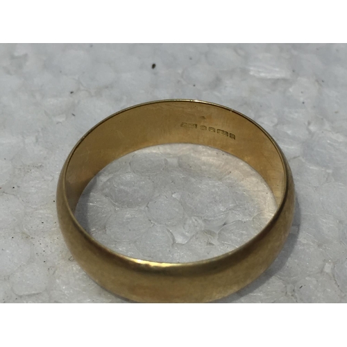 650 - A HALLMARKED 18CT GOLD RING MARKED 750 WEIGHT 7.7 GRAMS