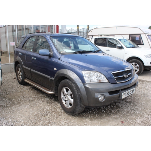 153 - KIA SORENTO 4 X 4 YG55 SWP 2005 5 DOOR DIESEL 168000 MILES MOT MAY 2023 NO VAT WHILST ALL DESCRIPTIO... 