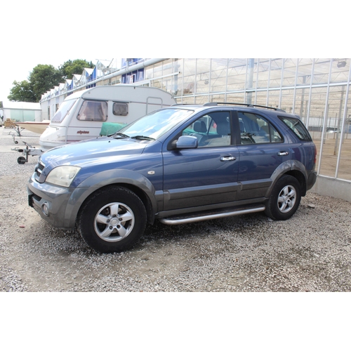 153 - KIA SORENTO 4 X 4 YG55 SWP 2005 5 DOOR DIESEL 168000 MILES MOT MAY 2023 NO VAT WHILST ALL DESCRIPTIO... 