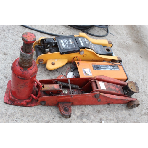 86 - 4   TROLLEY JACKS AND BATTERY CHARGER  NO VAT