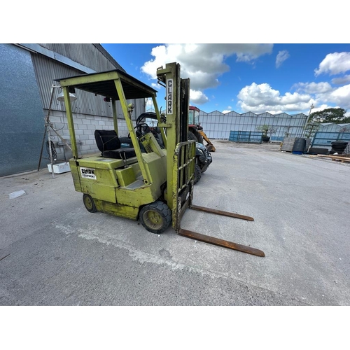 174 - CLARK FORK LIFT  NO VAT