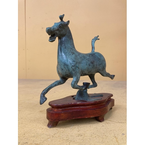 62 - VINTAGE MID CENTURY ASIAN BRONZED VERDIGRIS HORSE SCULPTURE, HAN DYNASTY FLYING HORSE - HEIGHT 19CM,... 