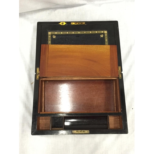 10 - A MAHOGANY WRITING SLOPE WITH BRASS INLAYS W: 35CM