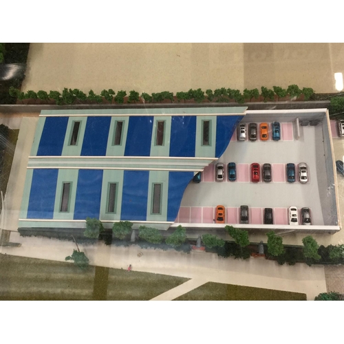 14 - A 1:200 SCALE DIORAMA OF A STREET SCENE INCLUDING INDOOR CAR PARK AND HOUSES IN A PLASTIC  CASE