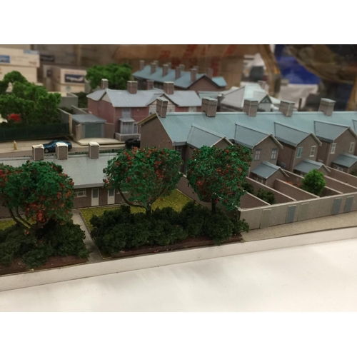 14 - A 1:200 SCALE DIORAMA OF A STREET SCENE INCLUDING INDOOR CAR PARK AND HOUSES IN A PLASTIC  CASE