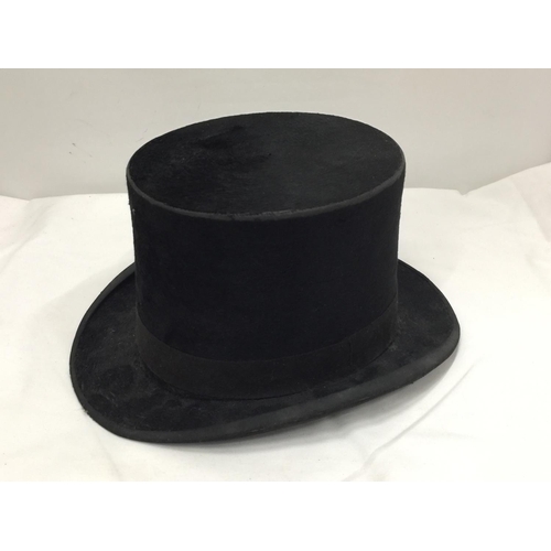16 - A VINTAGE W. H. MITCHELL & SON HATTERS & HOSIERS LONGTON HANLEY TOP HAT