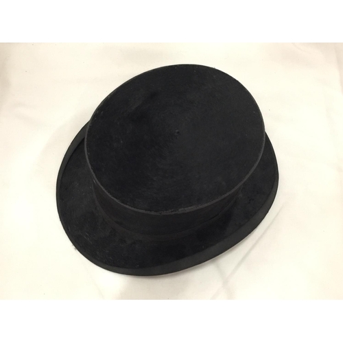 16 - A VINTAGE W. H. MITCHELL & SON HATTERS & HOSIERS LONGTON HANLEY TOP HAT