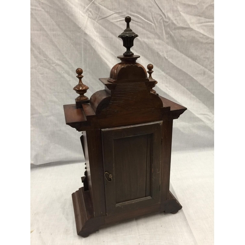 28 - A 19TH CENTURY MAHOGANY CASED BRACKET CLOCK WITH BRASS AND WHITE DIAL AND TURNED FINIALS