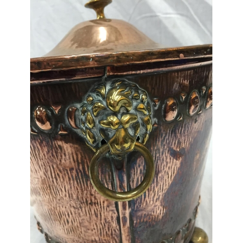 40 - A VINTAGE COPPER COAL BUCKET WITH BRASS FINIAL AND LIONS HEAD HANDLES ON BUN FEET WITH PLANISHED FIN... 