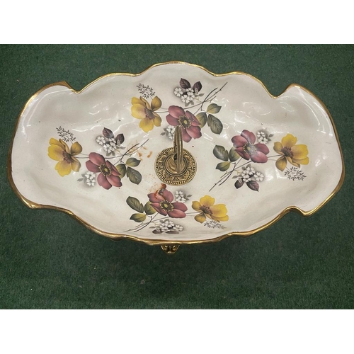 52 - A DECORATIVE CERAMIC TAZZA FRUIT BOWL WITH GILDING ON BRASS ROCOCO STYLE STAND H: 23CM W: 38CM