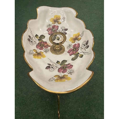 52 - A DECORATIVE CERAMIC TAZZA FRUIT BOWL WITH GILDING ON BRASS ROCOCO STYLE STAND H: 23CM W: 38CM