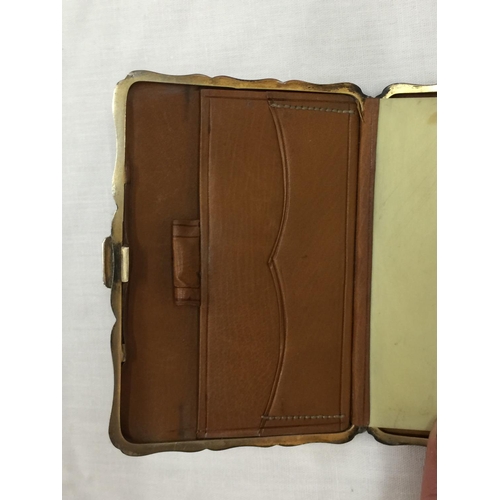 10 - A BIRMINGHAM HALLMARKED SILVER CARD CASE HOLDER WITH LEATHER INTERIOR IN GOOD CONDITION AND INSCRIPT... 