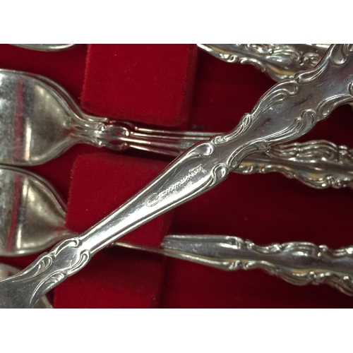 18 - A 48 PIECE COMMUNITY FLATWARE SET IN DISPLAY CASE