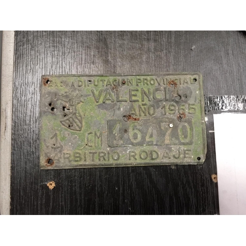 20 - A COLLECTION OF VINTAGE SPANISH MOTORCYCLE LICENSE PLATES FROM VALENCIA