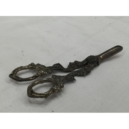 21A - A VINTAGE PAIR OF BIRMINGHAM S.J.R. HALLMARKED SILVER GRAPE SCISSORS WEIGHT: 110 GRAMS