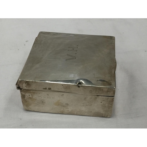 22 - A HALLMARKED (INDISTINCT) SILVER TRINKET BOX WITH WOODEN LINING. WEIGHT: 234 GRAMS