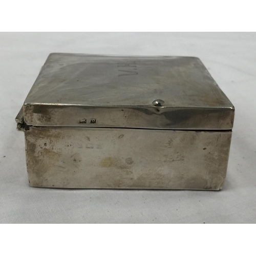 22 - A HALLMARKED (INDISTINCT) SILVER TRINKET BOX WITH WOODEN LINING. WEIGHT: 234 GRAMS