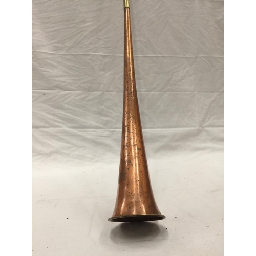 46 - A LONG COPPER HUNTING HORN L: 122CM